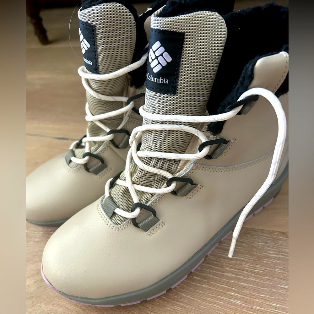 Columbia Moritza Boots - 8.5